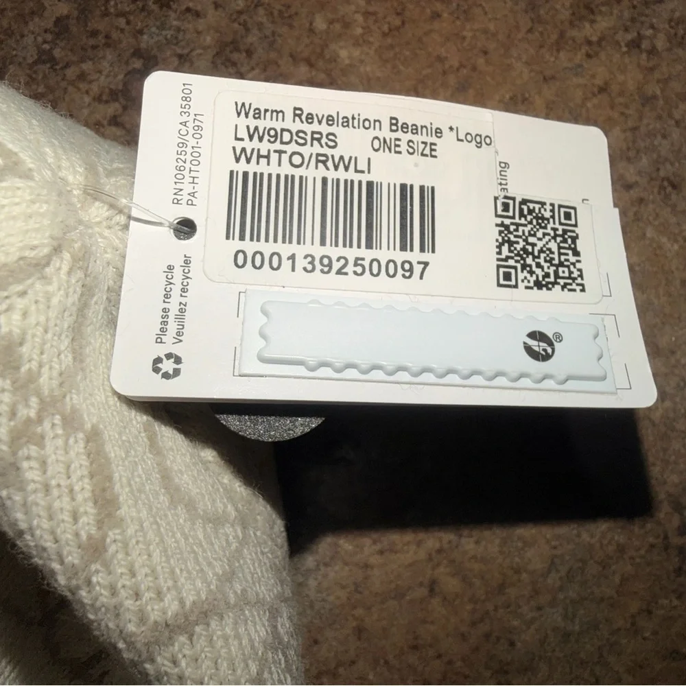 BNWT Lululemon Athletica Warm Revelation Beanie *Logo